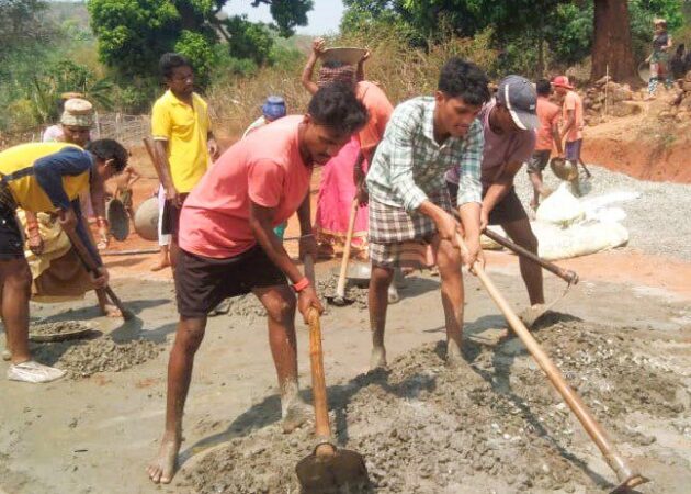 VJNNS-INFOSYS-GFWSS-Work in 2nd layer and screen plates at Kendhuguda village on 01-04-2025